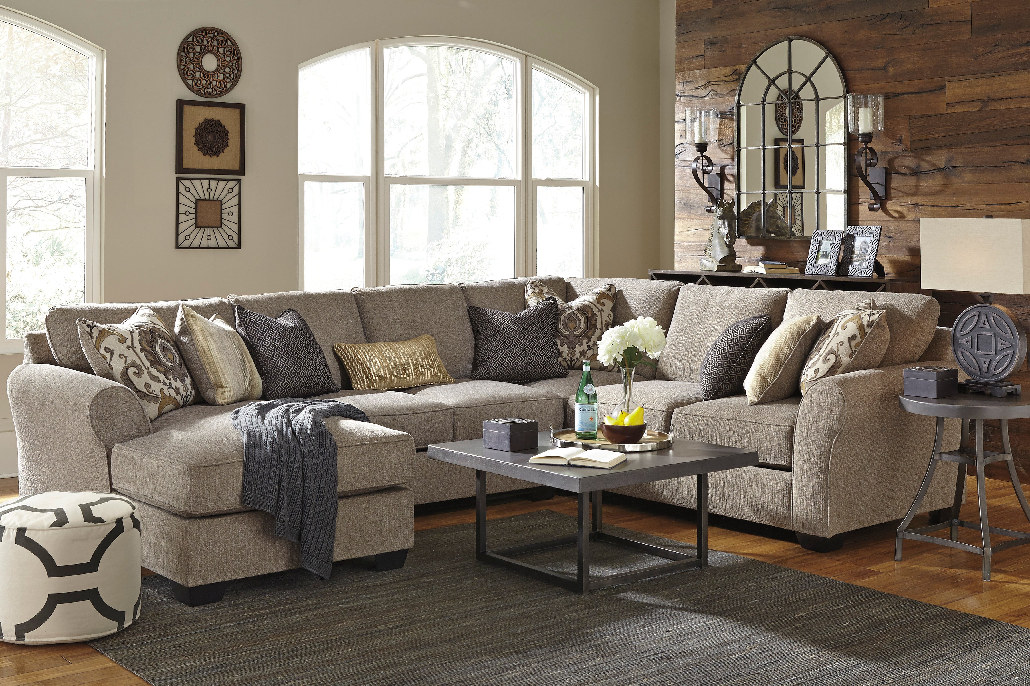 39122S3 | Pantomine 5-Piece Sectional with Chaise